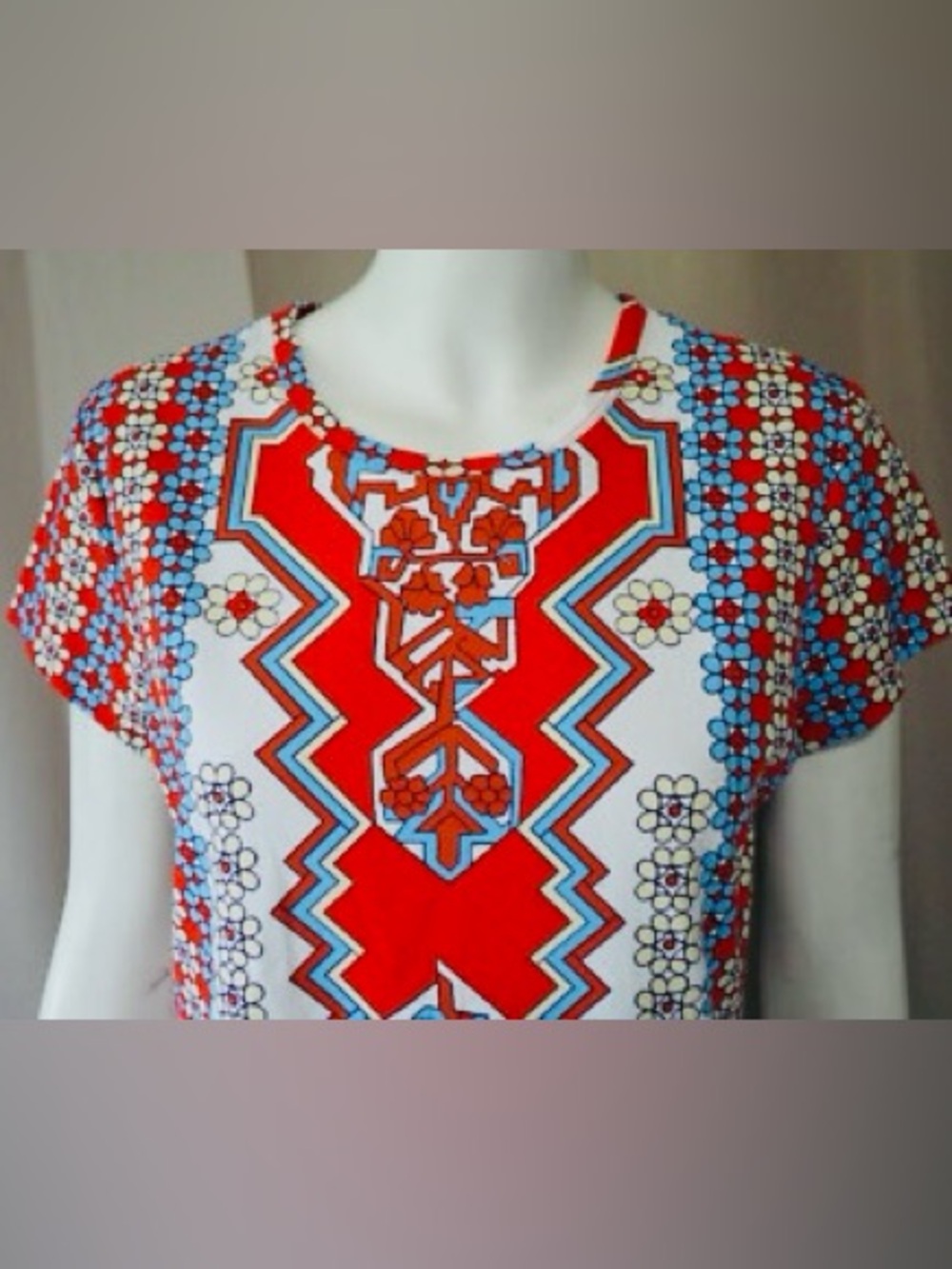 J.McLAUGHLIN Sz XL~STRETCH FLORAL GEOMETRIC T-SHIRT TOP CREW NECK RED WHITE BLUE